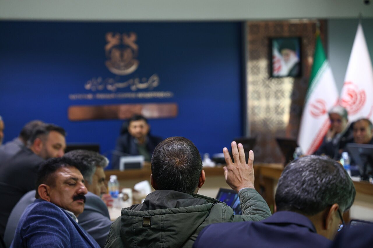 دیدار جمعی از نمایندگان کارگران و بازنشستگان با مدیرعامل شرکت ملی مس دیدار جمعی از نمایندگان کارگران و بازنشستگان با مدیرعامل شرکت ملی مس