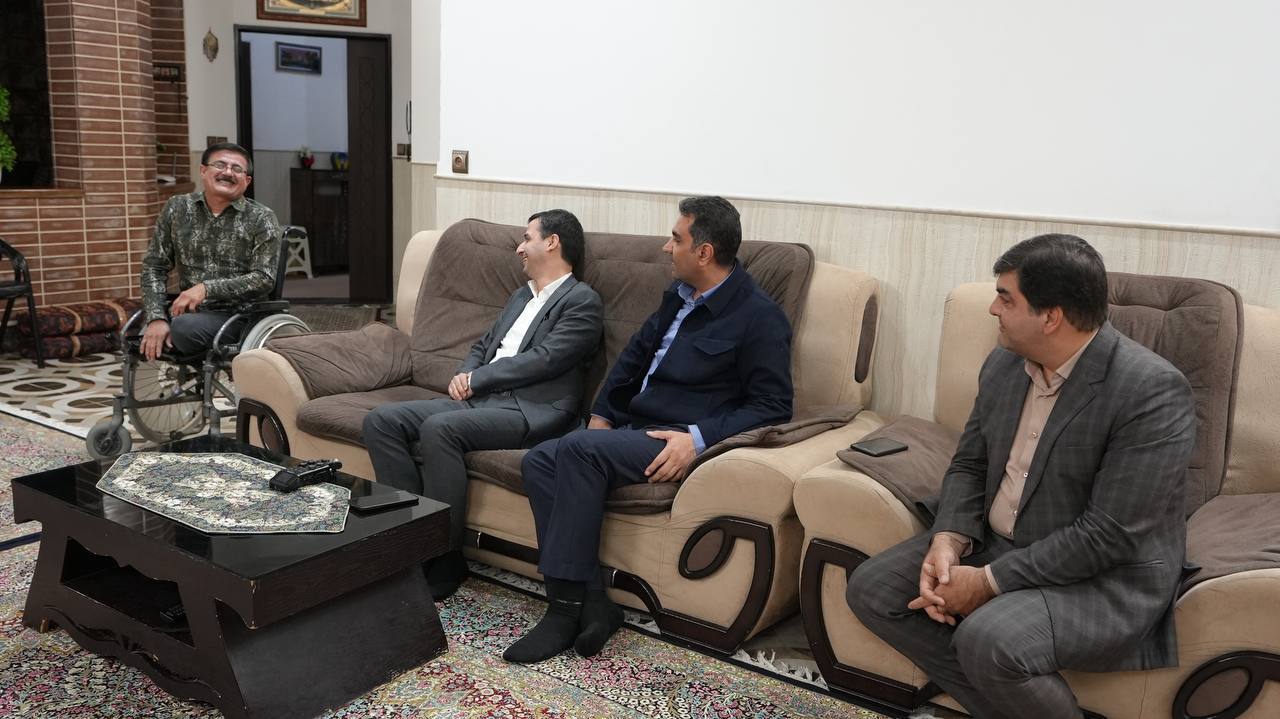 دیدار مدیرعامل چادرملو با دو جانباز سرافراز جنگ تحمیلی دیدار مدیرعامل چادرملو با دو جانباز سرافراز جنگ تحمیلی