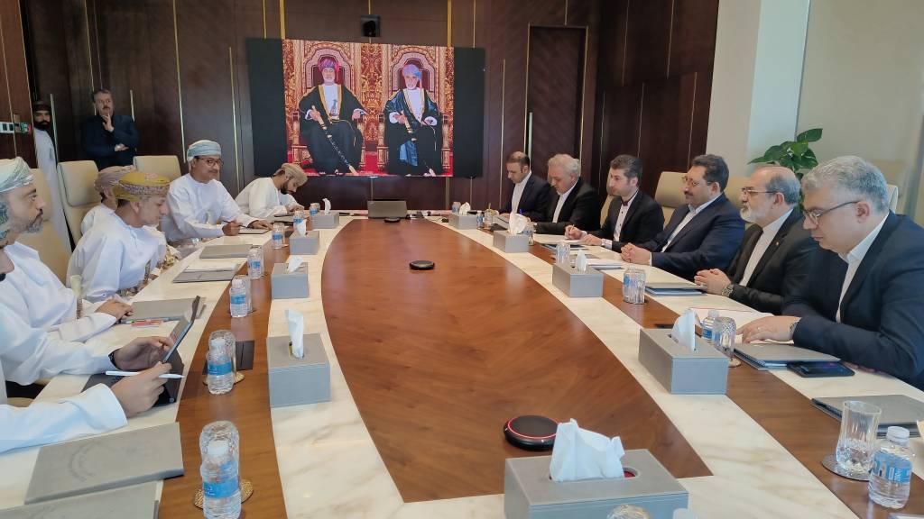 دیدار وزیر صنعت، معدن و تجارت ایران با وزیر سازمان سرمایهگذاری عمان دیدار وزیر صنعت، معدن و تجارت ایران با وزیر سازمان سرمایهگذاری عمان