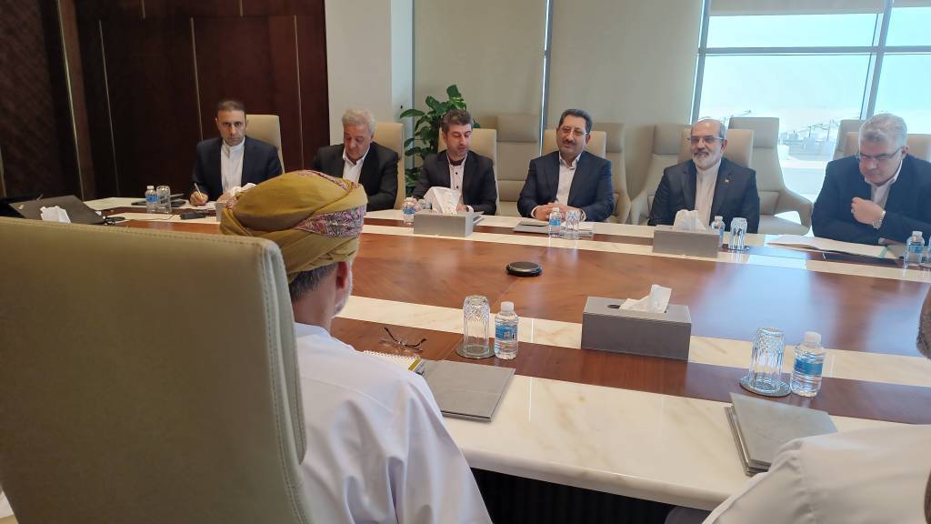 دیدار وزیر صنعت، معدن و تجارت ایران با وزیر سازمان سرمایهگذاری عمان دیدار وزیر صنعت، معدن و تجارت ایران با وزیر سازمان سرمایهگذاری عمان