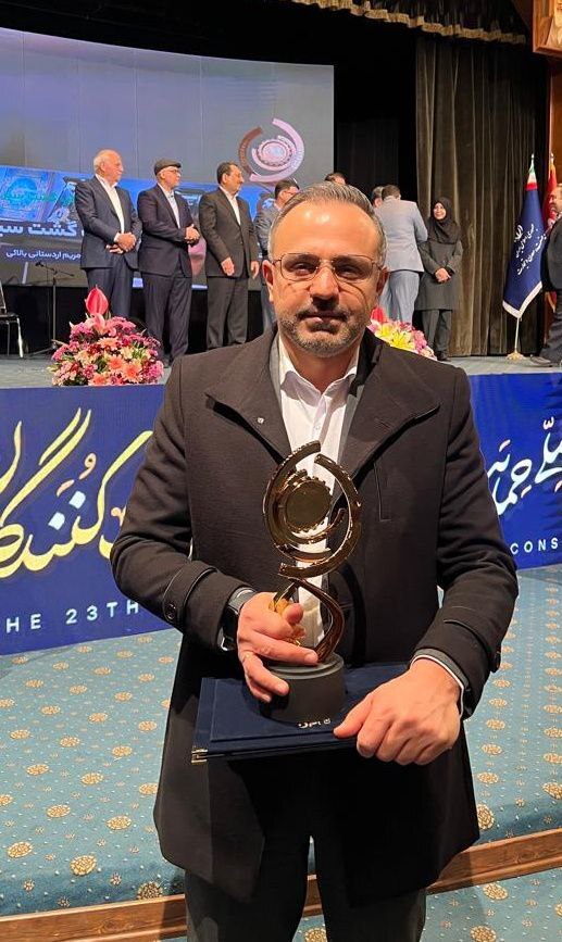 با حضور وزیر صمت، تندیس زرین رعایت حقوق مصرفکنندگان به فولاد خوزستان رسید با حضور وزیر صمت، تندیس زرین رعایت حقوق مصرفکنندگان به فولاد خوزستان رسید