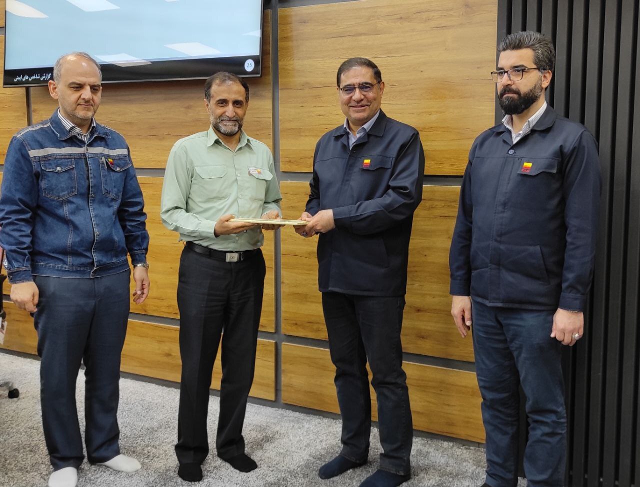 جلسه پایانی کمیته عالی HSE فولاد خوزستان در سال ۱۴۰۳ برگزار شد جلسه پایانی کمیته عالی HSE فولاد خوزستان در سال ۱۴۰۳ برگزار شد