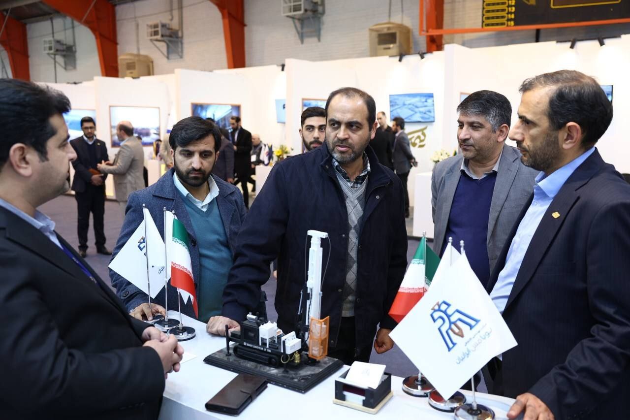 بازدید عضو کمیسیون صنایع و معادن از نمایشگاه توسعه صنعت مس در چشمانداز طرح کیمیا بازدید عضو کمیسیون صنایع و معادن از نمایشگاه توسعه صنعت مس در چشمانداز طرح کیمیا