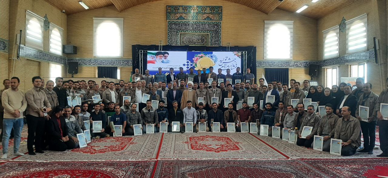 همت والای کارگران زمینهساز رشد تولید و تحقق شعار سال است همت والای کارگران زمینهساز رشد تولید و تحقق شعار سال است