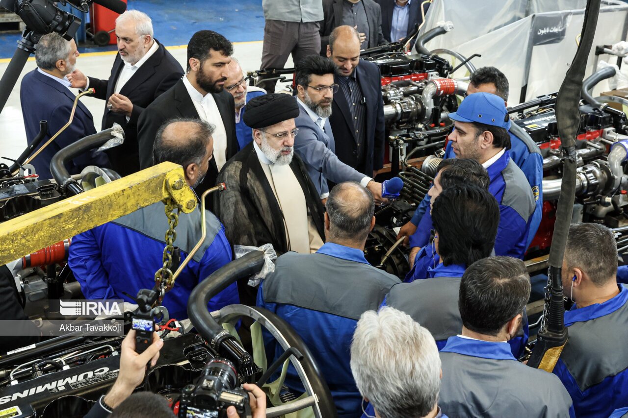 دیدار و گفت‌وگوی رییس‌جمهوری با کارگران ایران خودرو دیزل