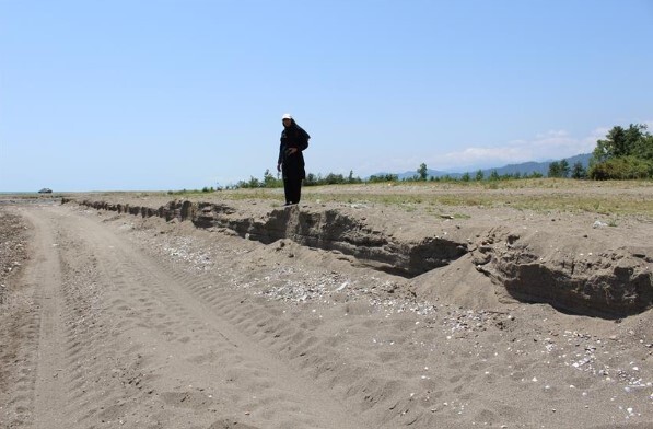 بررسی ۳۰۰ کیلومتر از سواحل استان گیلان در راستای طرح تحول زمینشناسی دریایی بررسی ۳۰۰ کیلومتر از سواحل استان گیلان در راستای طرح تحول زمینشناسی دریایی