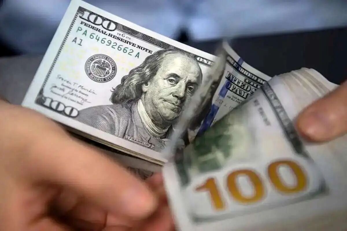 فروش ارز با نرخ توافقی عملیاتی می‌شود/ راه‌اندازی تالار ارز اشخاص در مرکز مبادله