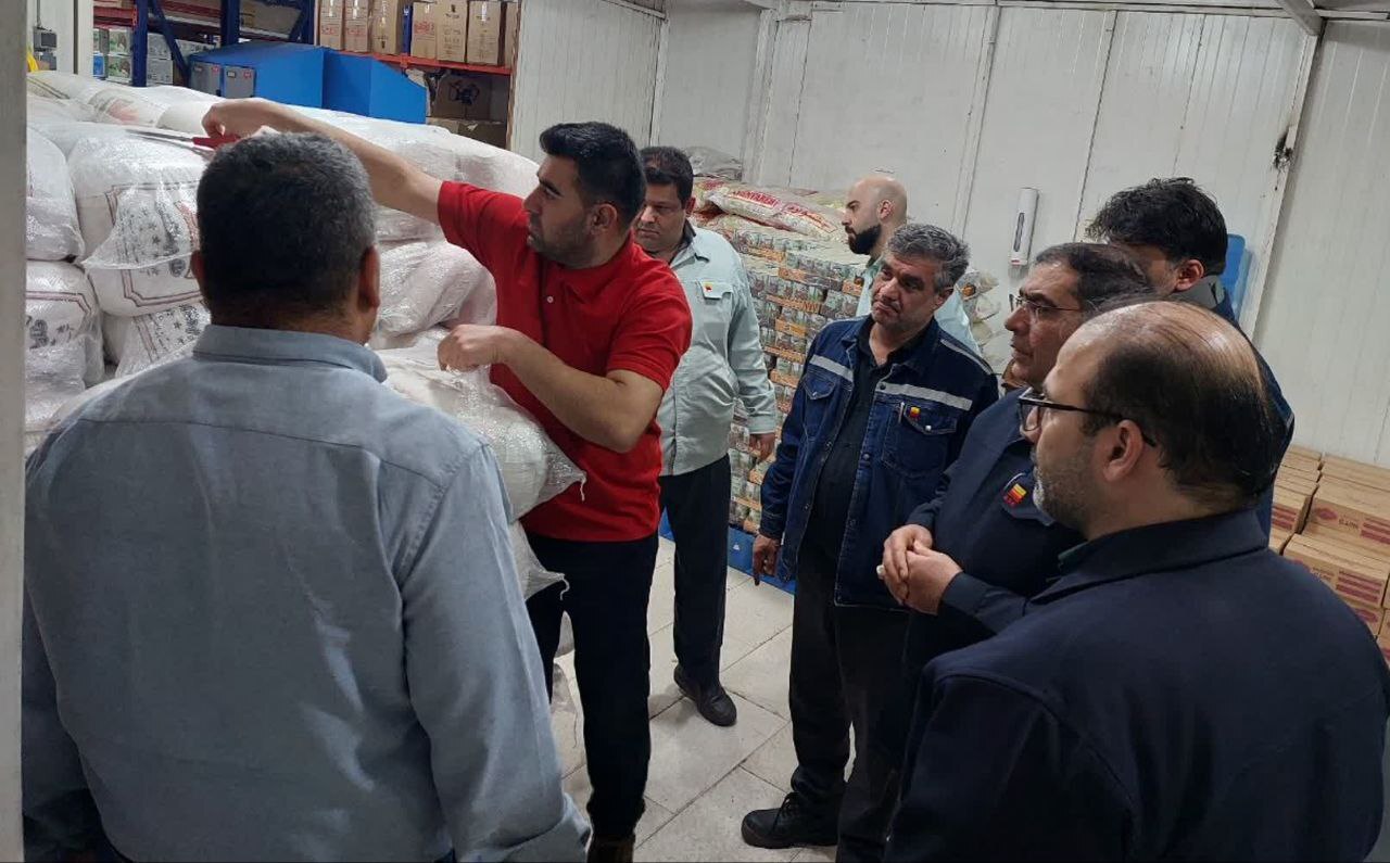 بازدید مدیرعامل فولاد خوزستان از آشپرخانه و رستوران شماره یک بازدید مدیرعامل فولاد خوزستان از آشپرخانه و رستوران شماره یک