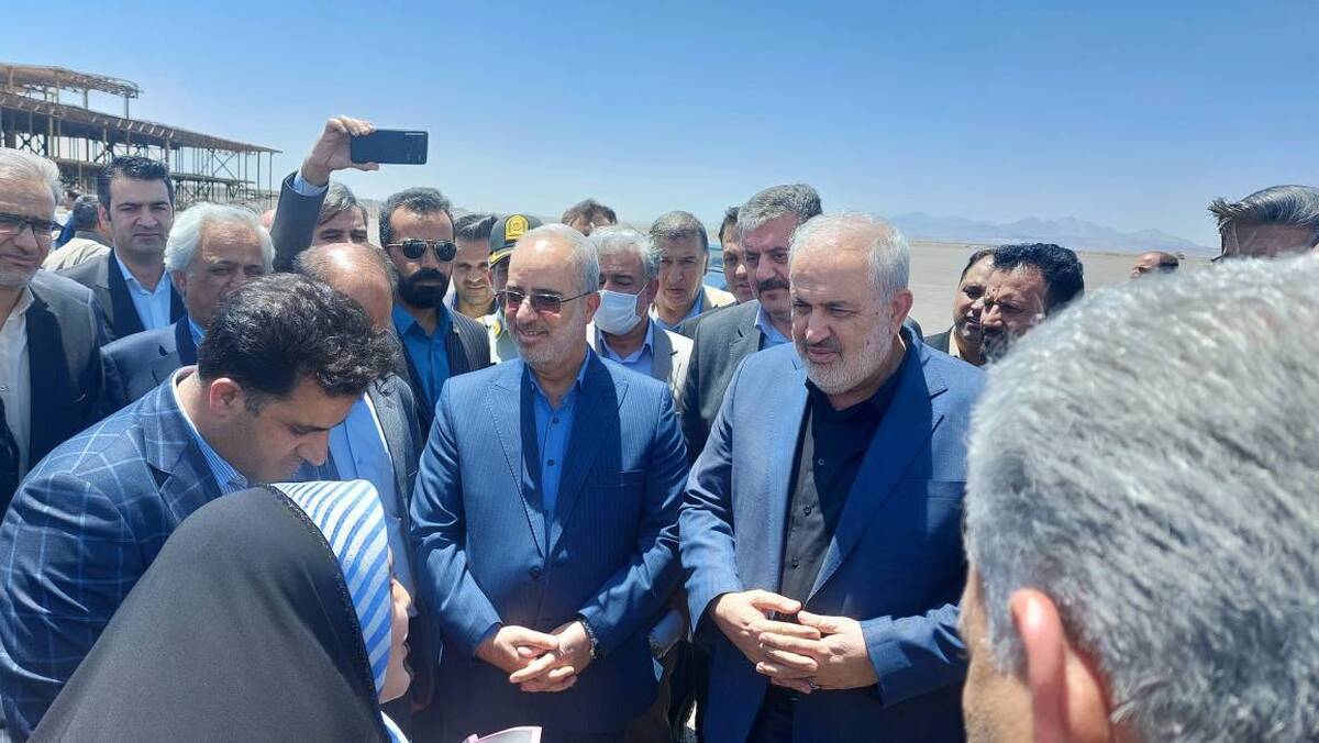 وزیر صمت به منظور افتتاح چند طرح اقتصادی وارد بم شد