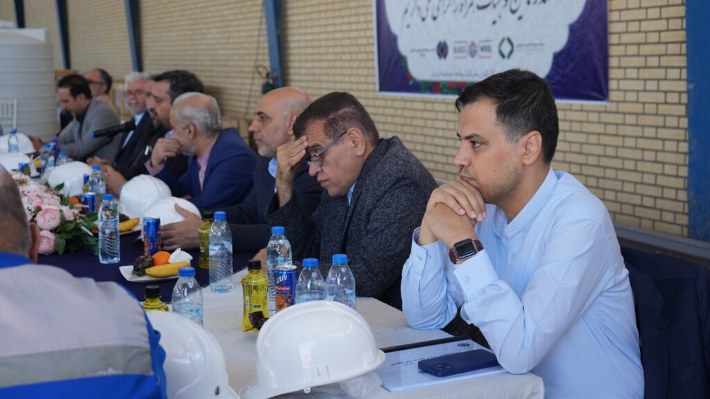 بازدید مدیران عامل شستا و تاصیکو از پروژه احداث کارخانه پشم شیشه در منطقه اقتصادی شیراز بازدید مدیران عامل شستا و تاصیکو از پروژه احداث کارخانه پشم شیشه در منطقه اقتصادی شیراز