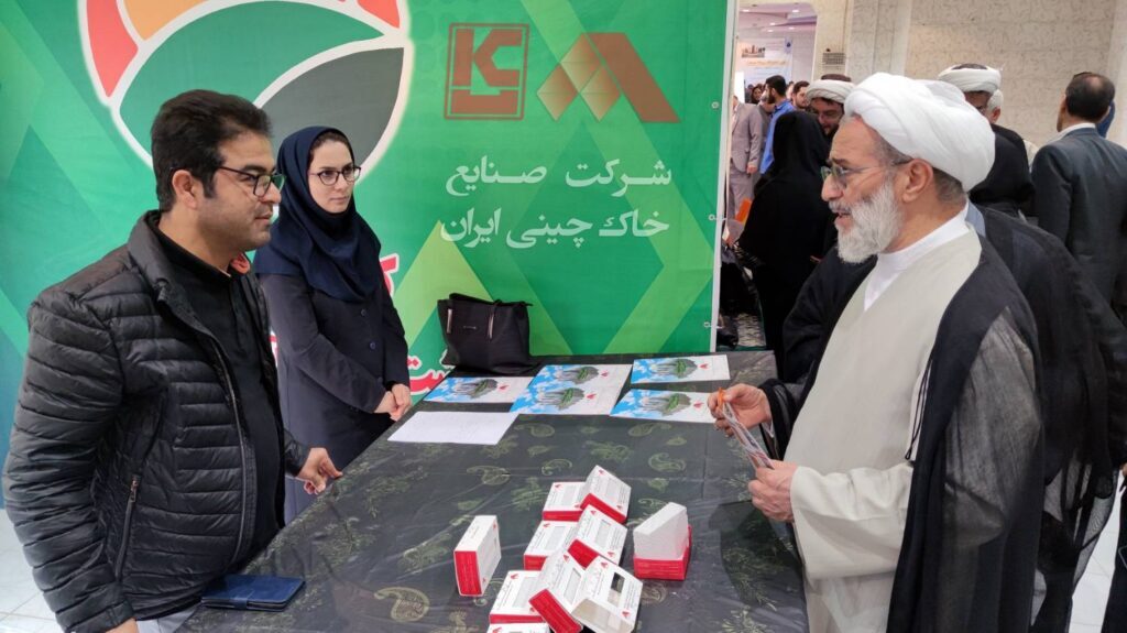 حضور صنایع خاک چینی ایران در نمایشگاه رویداد صدرا دانشگاه آزاد مرند حضور صنایع خاک چینی ایران در نمایشگاه رویداد صدرا دانشگاه آزاد مرند