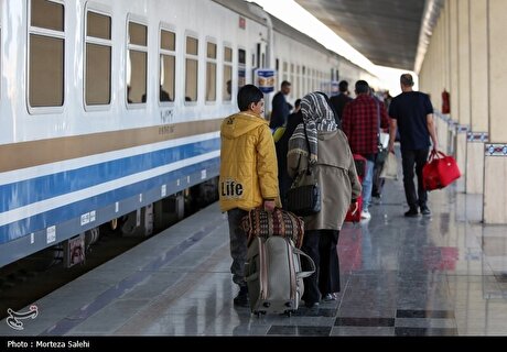 آغاز پیش‌فروش بلیت قطار‌های مسافری از ساعت ۱۳ امروز