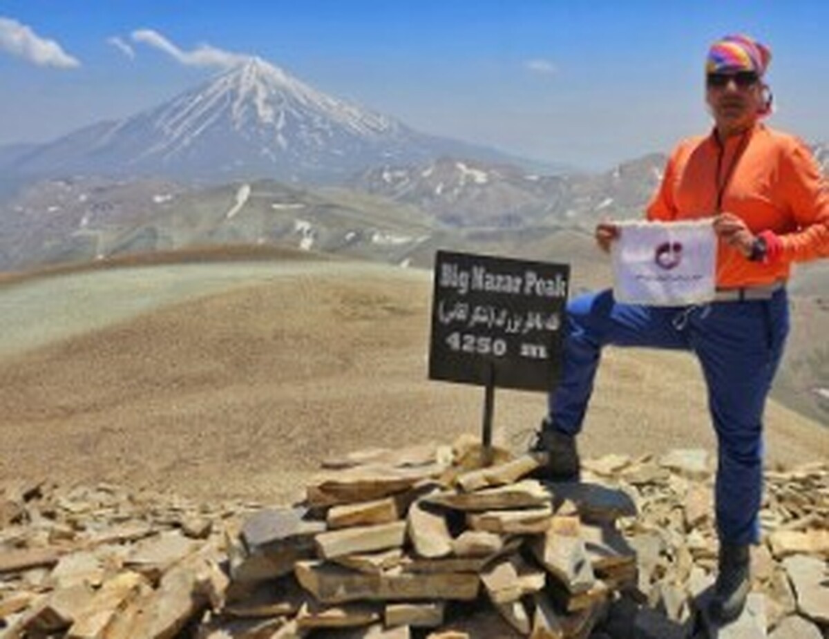 صعود نماینده سازمان زمین‌شناسی و اکتشافات‌ معدنی کشور به قله ناظر بزرگ هم‌زمان با روز ملی دماوند