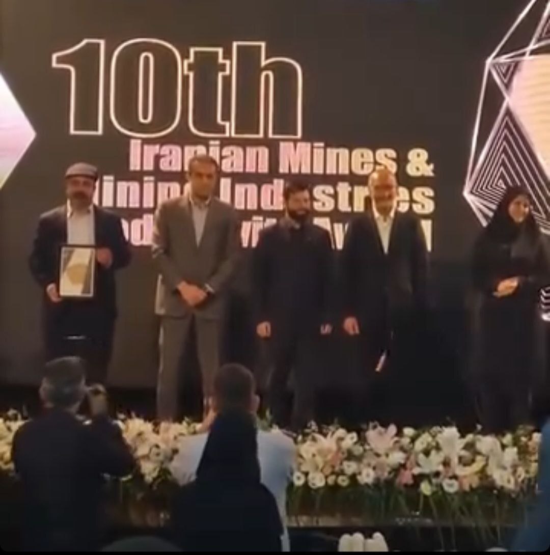 اعطای تندیس برنزین پیشتازان بهرهوری به شرکت آلومینای ایران اعطای تندیس برنزین پیشتازان بهرهوری به شرکت آلومینای ایران