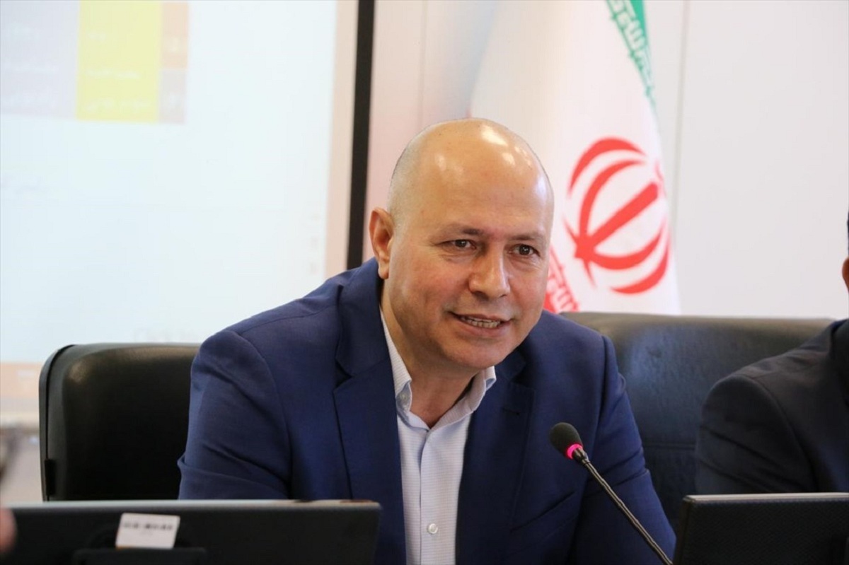 وزارت نیرو، صنعت و بانک مرکزی از هر طرف به بخش خصوصی فشار وارد می‌کنند/ به جای آهنگ توسعه، آهنگ بدبختی می‌زنیم