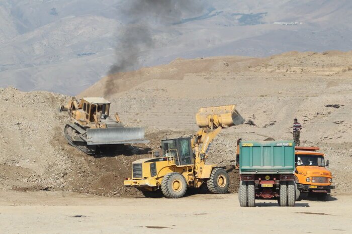 اضافه بار ناوگان معادن، چالش جدی برای جادههای زنجان اضافه بار ناوگان معادن، چالش جدی برای جادههای زنجان