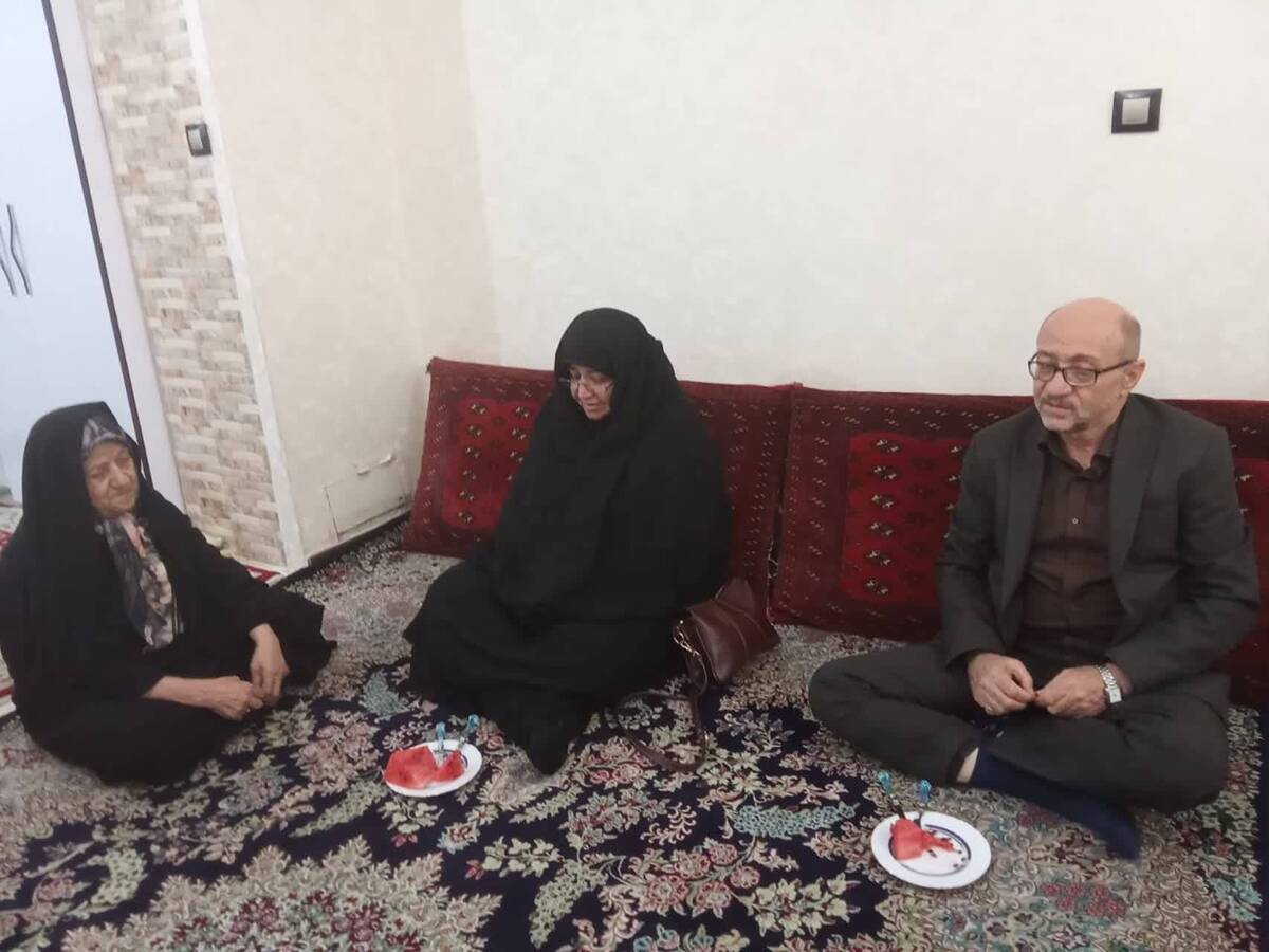 دیدار مشاور وزیر صمت با خانواده‌های معظم شهید تهمتن