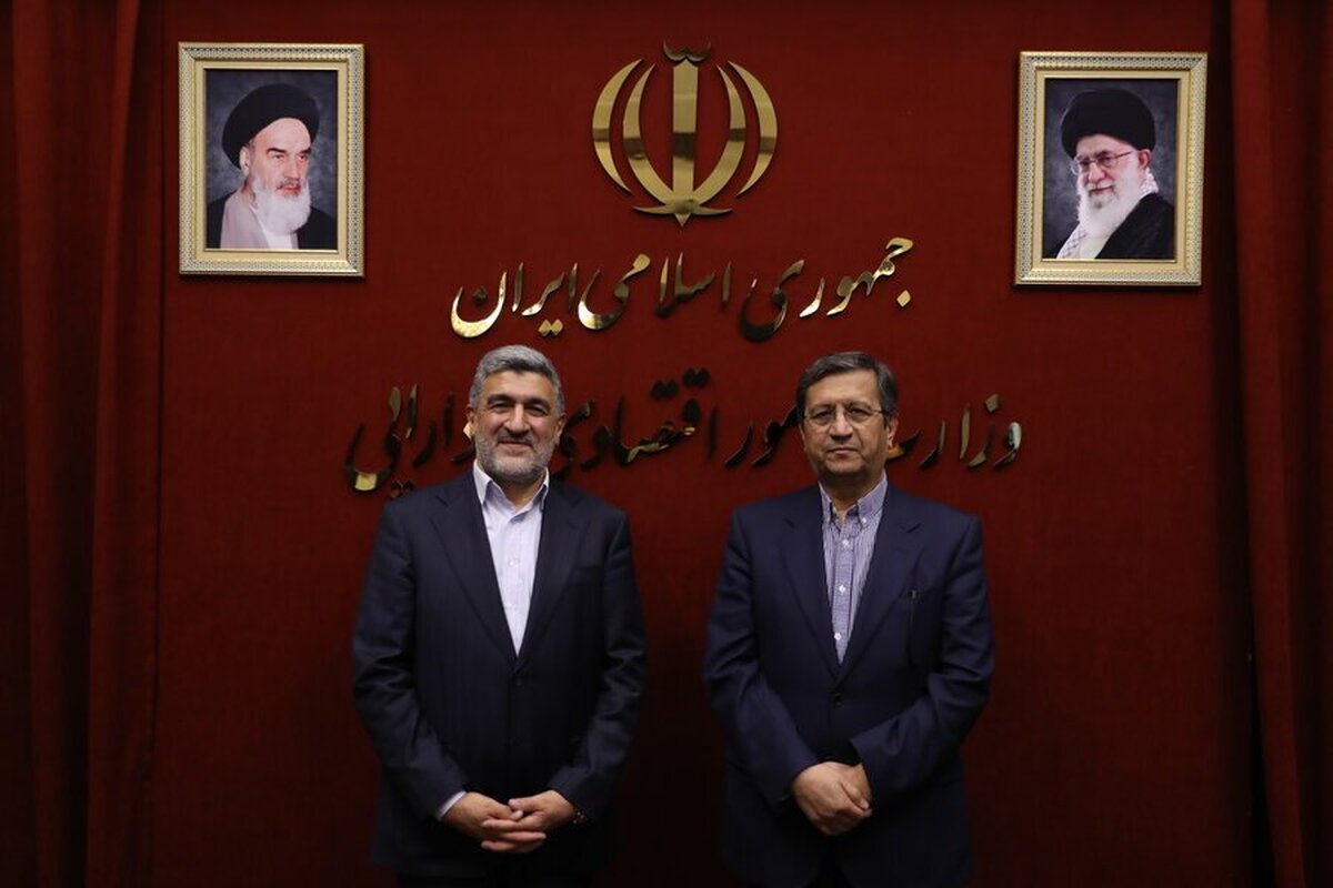 جریان تأمین مالی را به سمت بازار سرمایه گسیل می‌کنیم/ دولت به طور کامل پشت بورس است/ روز‌های خوبی را در بازار سهام خواهیم دید/ یکی از دلایلی انتخاب صیدی این است که، او می‌تواند تعامل خوبی با دولت برقرار کند