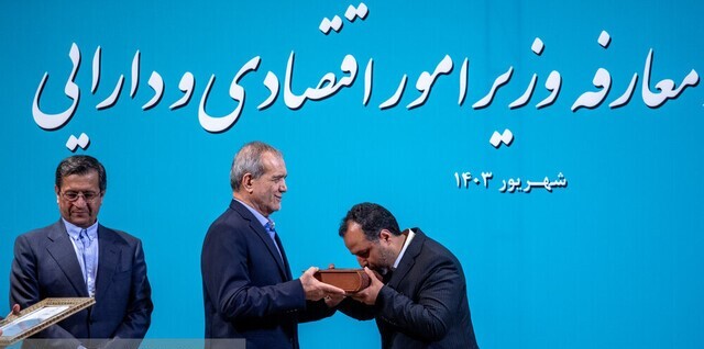 رفع فقر جزو اولویتهاست/ دولت را با تورم ۳۵ درصد تحویل میگیریم رفع فقر جزو اولویتهاست/ دولت را با تورم ۳۵ درصد تحویل میگیریم