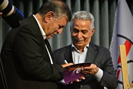 پنل دوم همایش «توسعه متوازن و پایدار صنعت آهن و فولاد ایران»