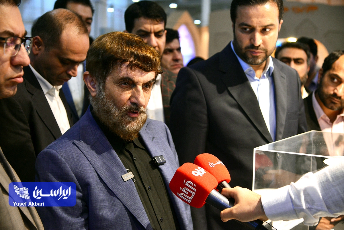 رئیس گروه اقتصادی دفتر مقام معظم رهبری از غرفه فولاد مبارکه بازدید کرد رئیس گروه اقتصادی دفتر مقام معظم رهبری از غرفه فولاد مبارکه بازدید کرد