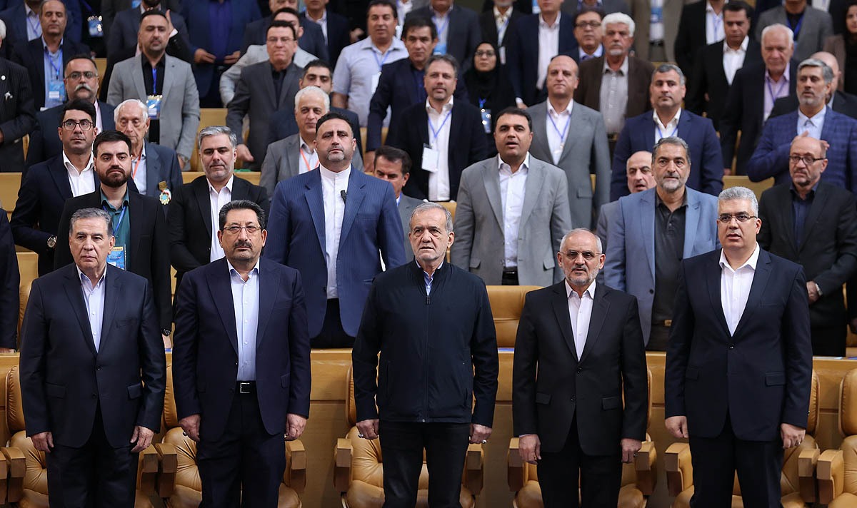 تولیدکنندگان و صادرکنندگان در خطمقدم جنگ هستند/ وزیر صمت: به رغم موقعیت جغرافیایی خوب ایران برای صادرات، تنها ۰.۵ درصد از صادرات جهان در اختیار ما است تولیدکنندگان و صادرکنندگان در خطمقدم جنگ هستند/ وزیر صمت: به رغم موقعیت جغرافیایی خوب ایران برای صادرات، تنها ۰.۵ درصد از صادرات جهان در اختیار ما است