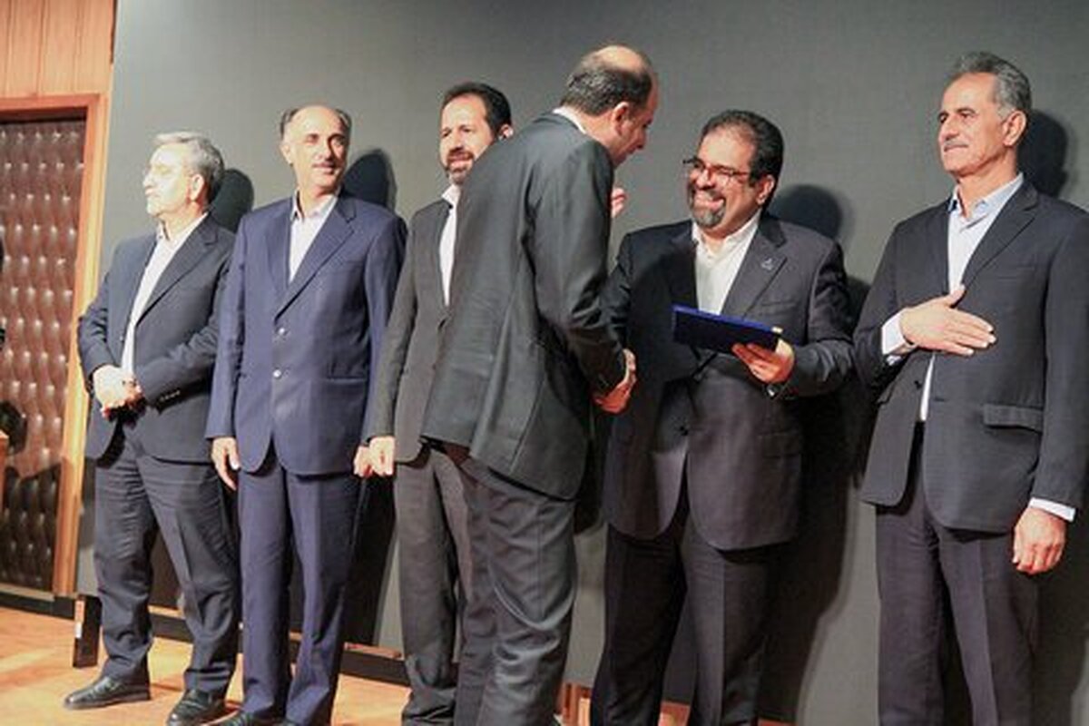 تقدیر از مدیرعامل فولاد مبارکه به خاطر ایفای نقش برجسته در به ثمر نشستن پروژ‌ه‌های شرکت مهندسی و توسعه گاز ایران