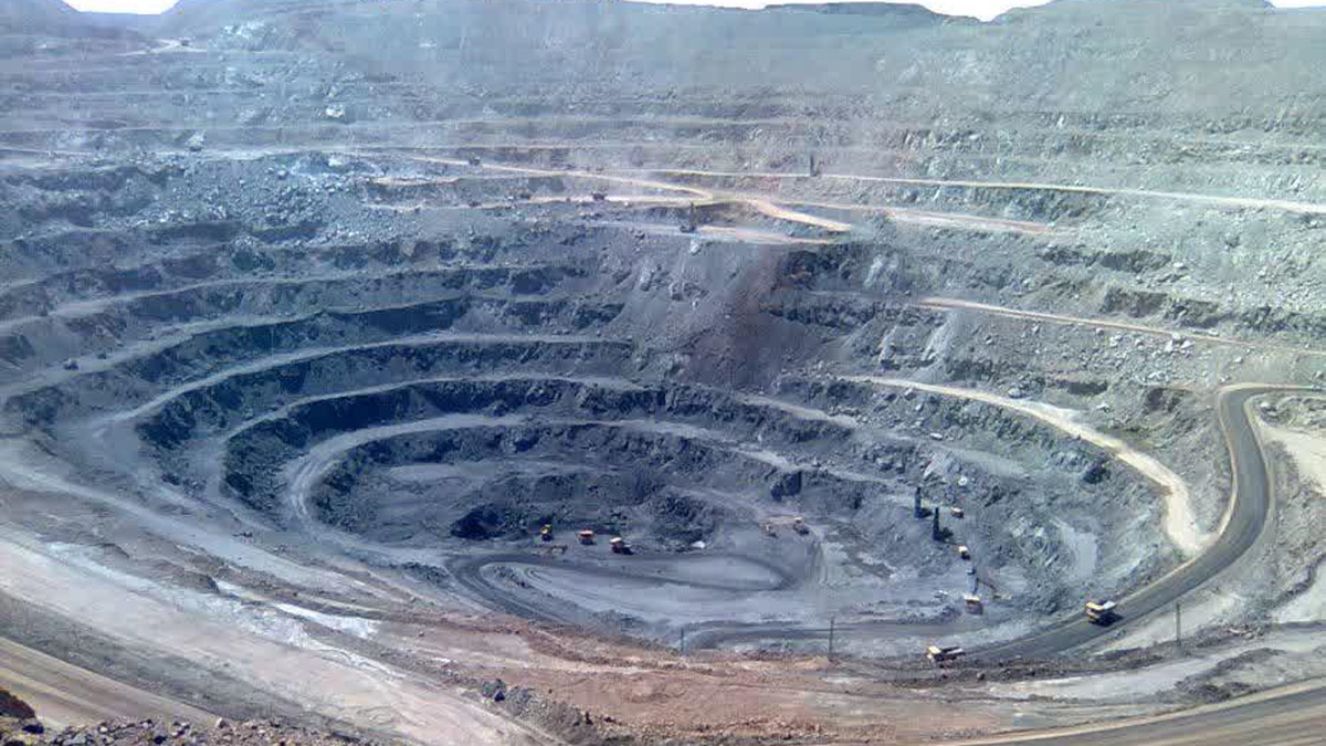 از انفجار تا استخراج سنگ آهن در معدن خواف