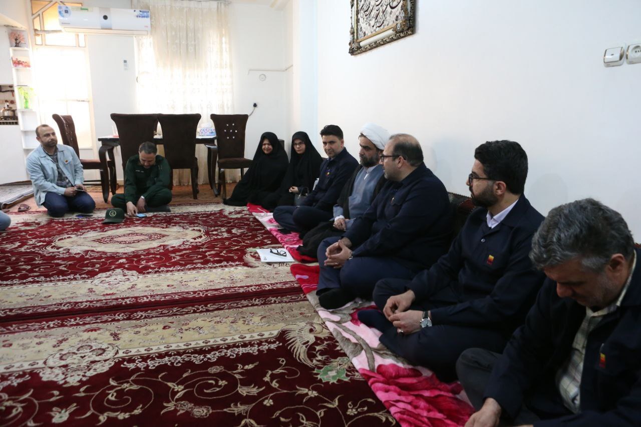 دیدار با خانواده شهیدان سرافراز علیکرم اسدی و ابراهیم چراغی انجام شد دیدار با خانواده شهیدان سرافراز علیکرم اسدی و ابراهیم چراغی انجام شد