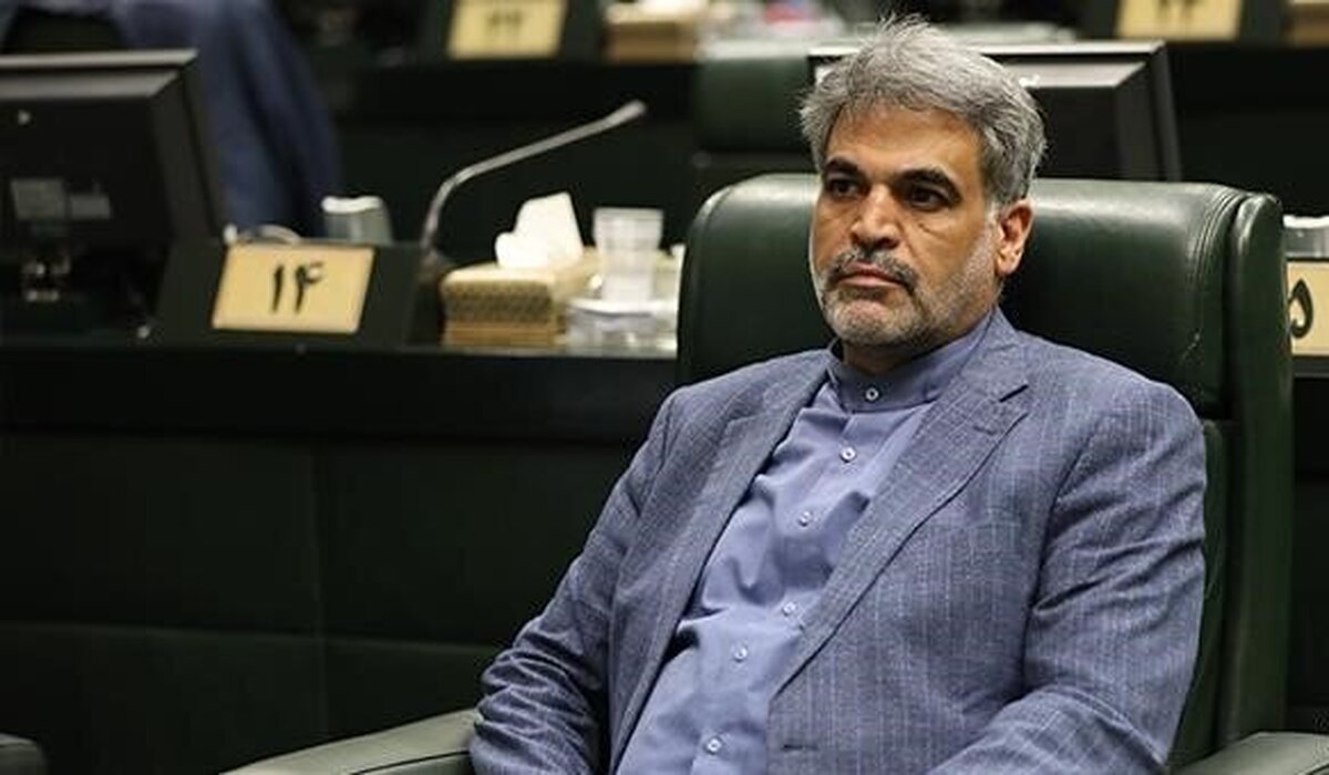 این روز‌ها دولت و مجلس به جای توجه به حوزه‌های پولی و مالی، فضای عملکردی خود را به بازار سرمایه اختصاص داده‌اند