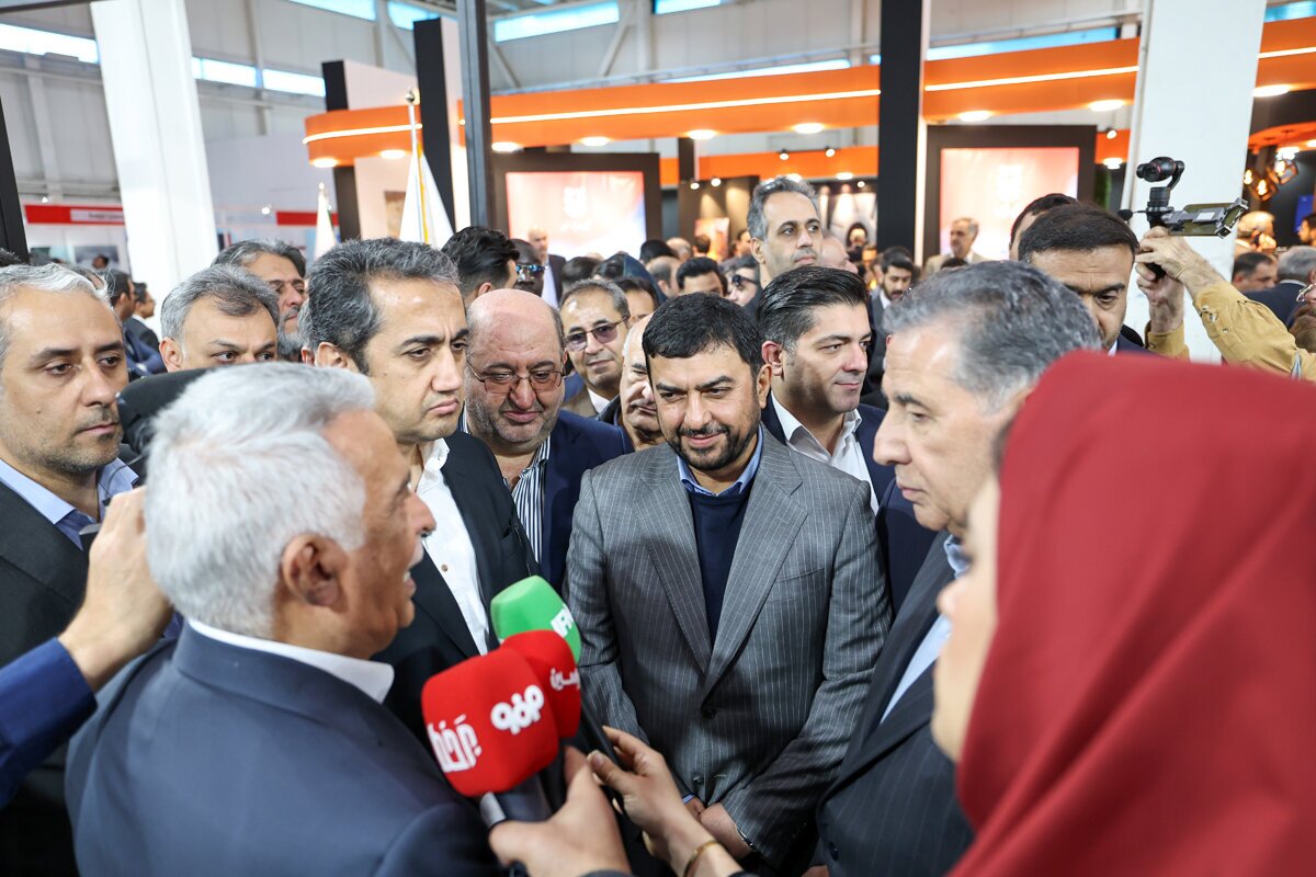 بازدید رئیس هیات عامل ایمیدرو از غرفه شرکت ملی مس در نمایشگاه ایران کانمین بازدید رئیس هیات عامل ایمیدرو از غرفه شرکت ملی مس در نمایشگاه ایران کانمین