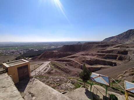 کوه‌های تاریخی شهرری قربانی کارخانه سیمان می‌شوند