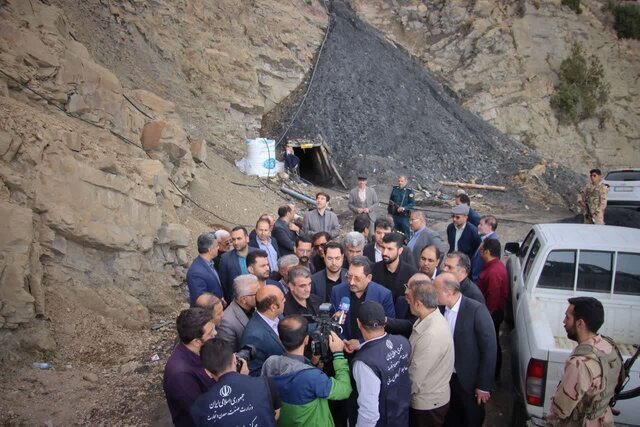 دستور پزشکیان برای کمک به خانواده معدنکاران دامغانی / اعلام نتایج بررسی حادثه تا ۲ هفته دیگر دستور پزشکیان برای کمک به خانواده معدنکاران دامغانی / اعلام نتایج بررسی حادثه تا ۲ هفته دیگر