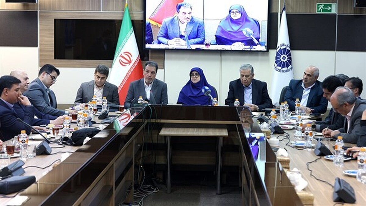 مسیر حرکت بخش خصوصی باید هموار باشد/ جایگاه ویژه فعالان اقتصادی در عرصه اقتصاد و اجتماع