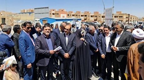 بازدید اعضای کمیسیون عمران مجلس از پروژه مسکن ملی دهاقان/ وزیر راه: زمین ۶۰۰ واحد مسکن به مردم واگذار می‌شود