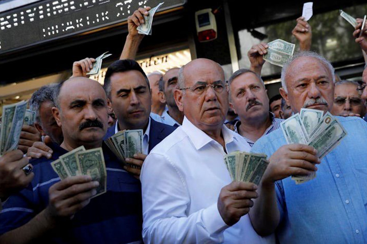 قیمت دلار به کانال ۷۰ هزار تومان سقوط می‌کند؟ / اعلام قیمت دلار امروز ۳۱ فروردین ۱۴۰۴