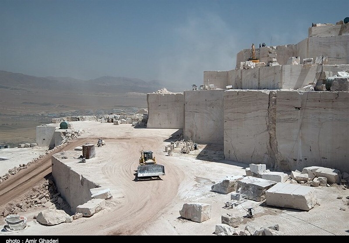 تحویل بار معدنی به رانندگان فاقد صلاحیت در نطنز متوقف شود