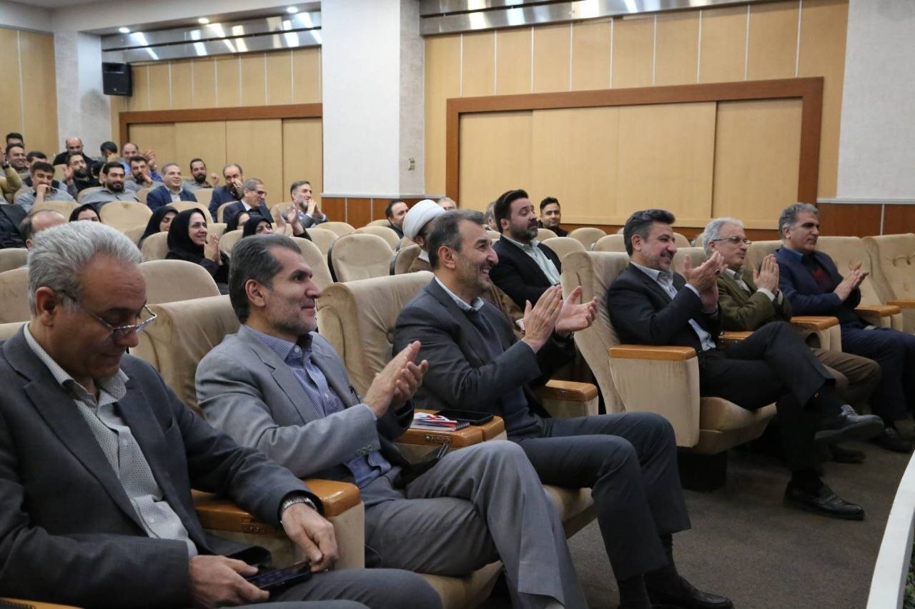 نگاه عبادتگونه امام علی (ع) به کار در شرایط سخت، برای جامعه معدنی الهامبخش است نگاه عبادتگونه امام علی (ع) به کار در شرایط سخت، برای جامعه معدنی الهامبخش است