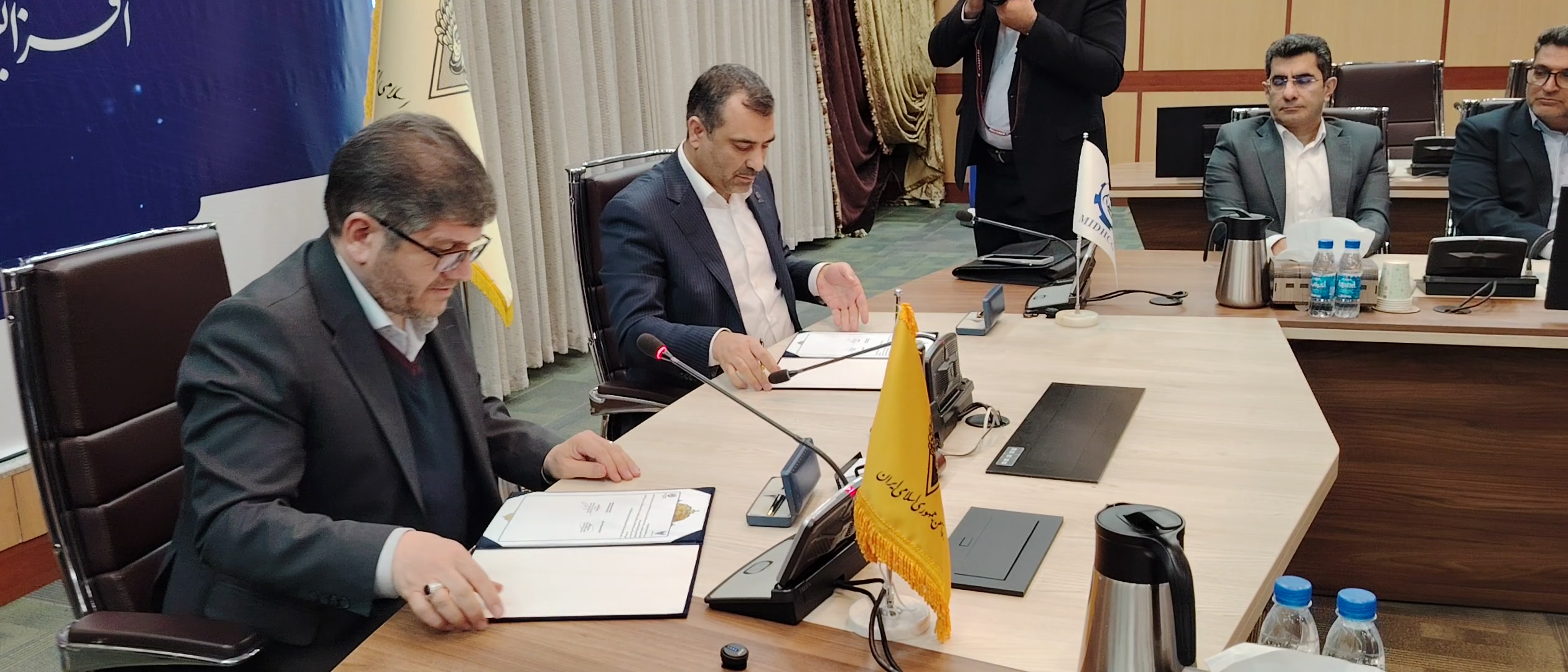 میدکو بر روی ریل توسعه/ مدیرعامل میدکو: برای انتقال بخش بیشتری از جابهجایی بار به حملونقل ریلی برنامهریزی کردهایم میدکو بر روی ریل توسعه/ مدیرعامل میدکو: برای انتقال بخش بیشتری از جابهجایی بار به حملونقل ریلی برنامهریزی کردهایم