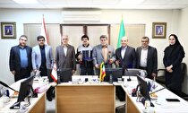تقدیر از دکتر فرشاد سرپرست مدیریت توسعه فناوری و بومی‌سازی با حضور قائم‌مقام ایمیدرو