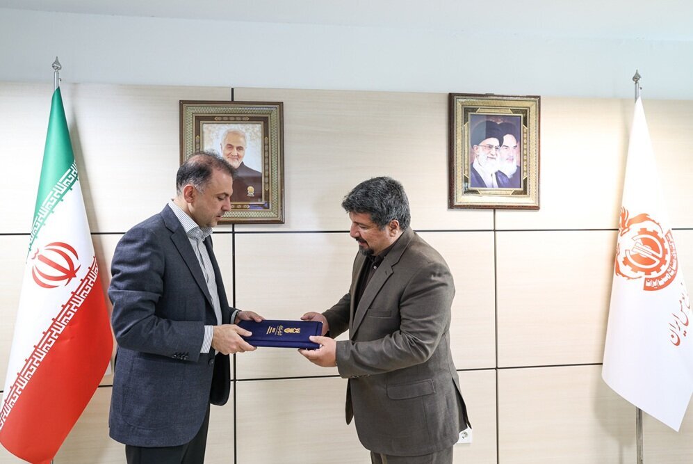 دکتر «هادی نیلفروشان» مشاور نوآوری و اقتصاد دانشبنیان شرکت ملی صنایع مس ایران شد دکتر «هادی نیلفروشان» مشاور نوآوری و اقتصاد دانشبنیان شرکت ملی صنایع مس ایران شد