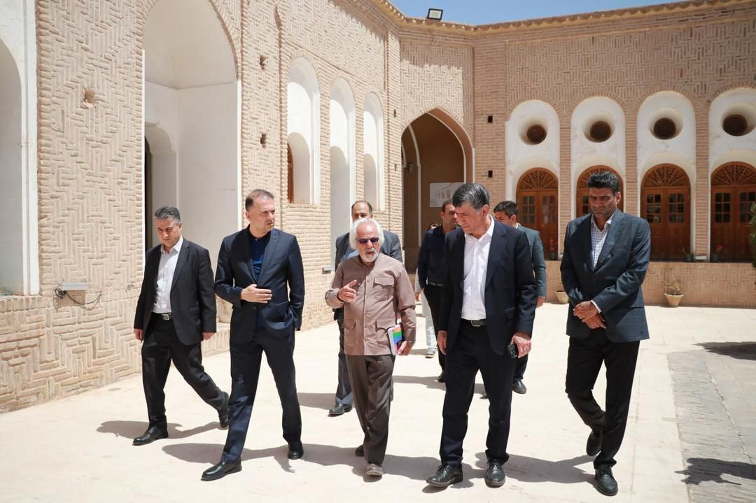 مدیرعامل شرکت ملی صنایع مس ایران از عمارت «حاجآقا علی» رفسنجان بازدید کرد مدیرعامل شرکت ملی صنایع مس ایران از عمارت «حاجآقا علی» رفسنجان بازدید کرد