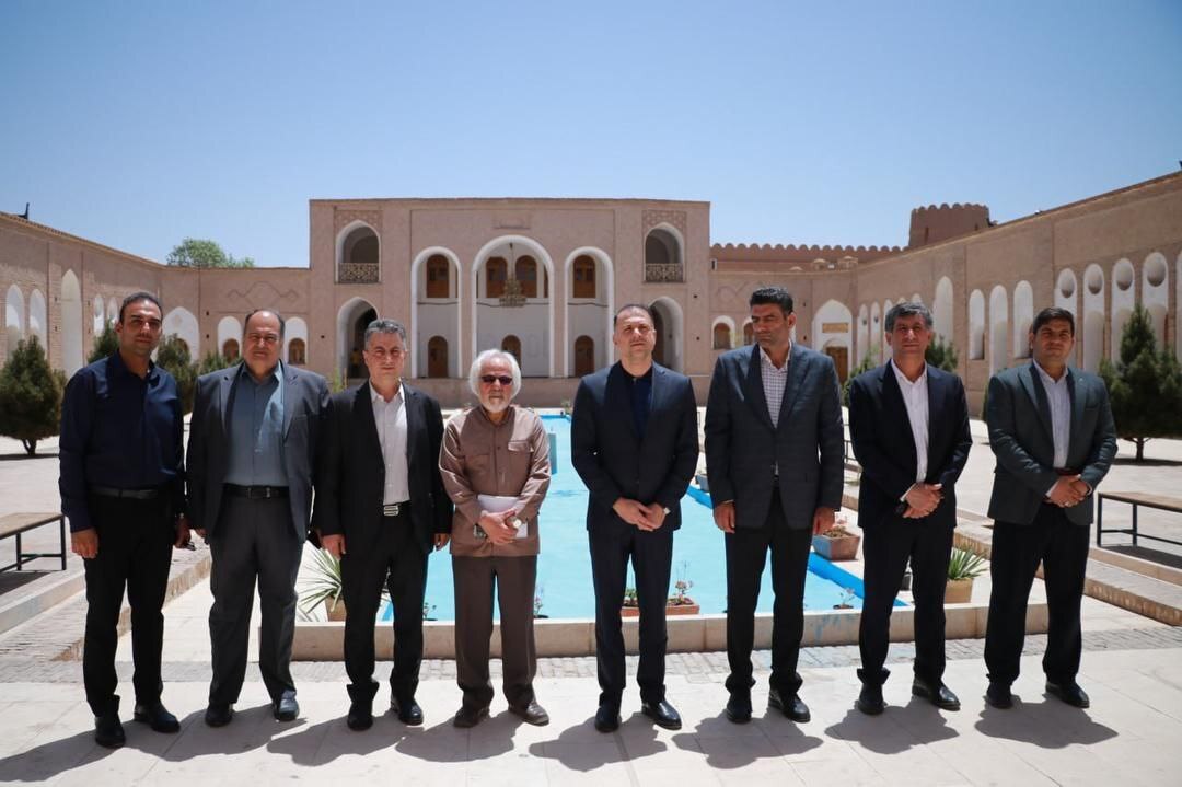 مدیرعامل شرکت ملی صنایع مس ایران از عمارت «حاجآقا علی» رفسنجان بازدید کرد مدیرعامل شرکت ملی صنایع مس ایران از عمارت «حاجآقا علی» رفسنجان بازدید کرد