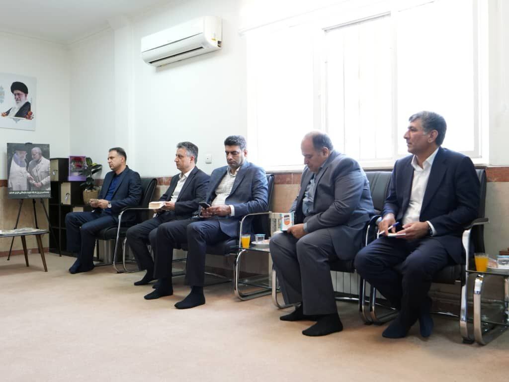 دیدار مدیرعامل شرکت ملی مس با نماینده ولی فقیه در استان و امام جمعه کرمان پس از اقامه نماز جمعه دیدار مدیرعامل شرکت ملی مس با نماینده ولی فقیه در استان و امام جمعه کرمان پس از اقامه نماز جمعه