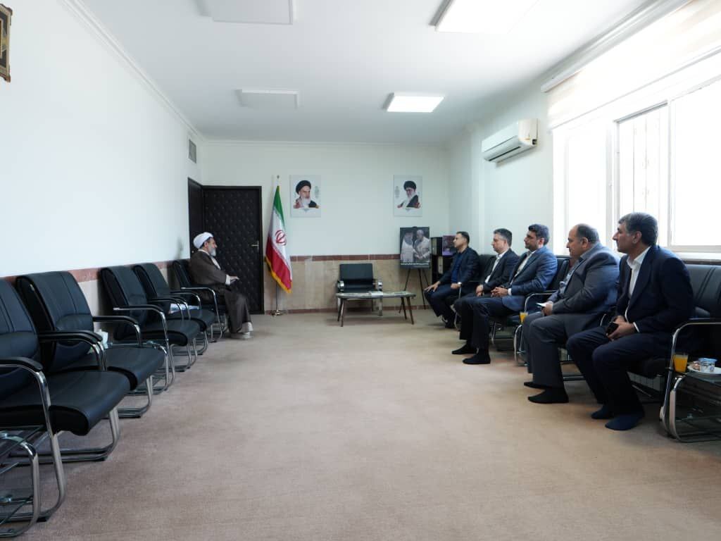 دیدار مدیرعامل شرکت ملی مس با نماینده ولی فقیه در استان و امام جمعه کرمان پس از اقامه نماز جمعه دیدار مدیرعامل شرکت ملی مس با نماینده ولی فقیه در استان و امام جمعه کرمان پس از اقامه نماز جمعه