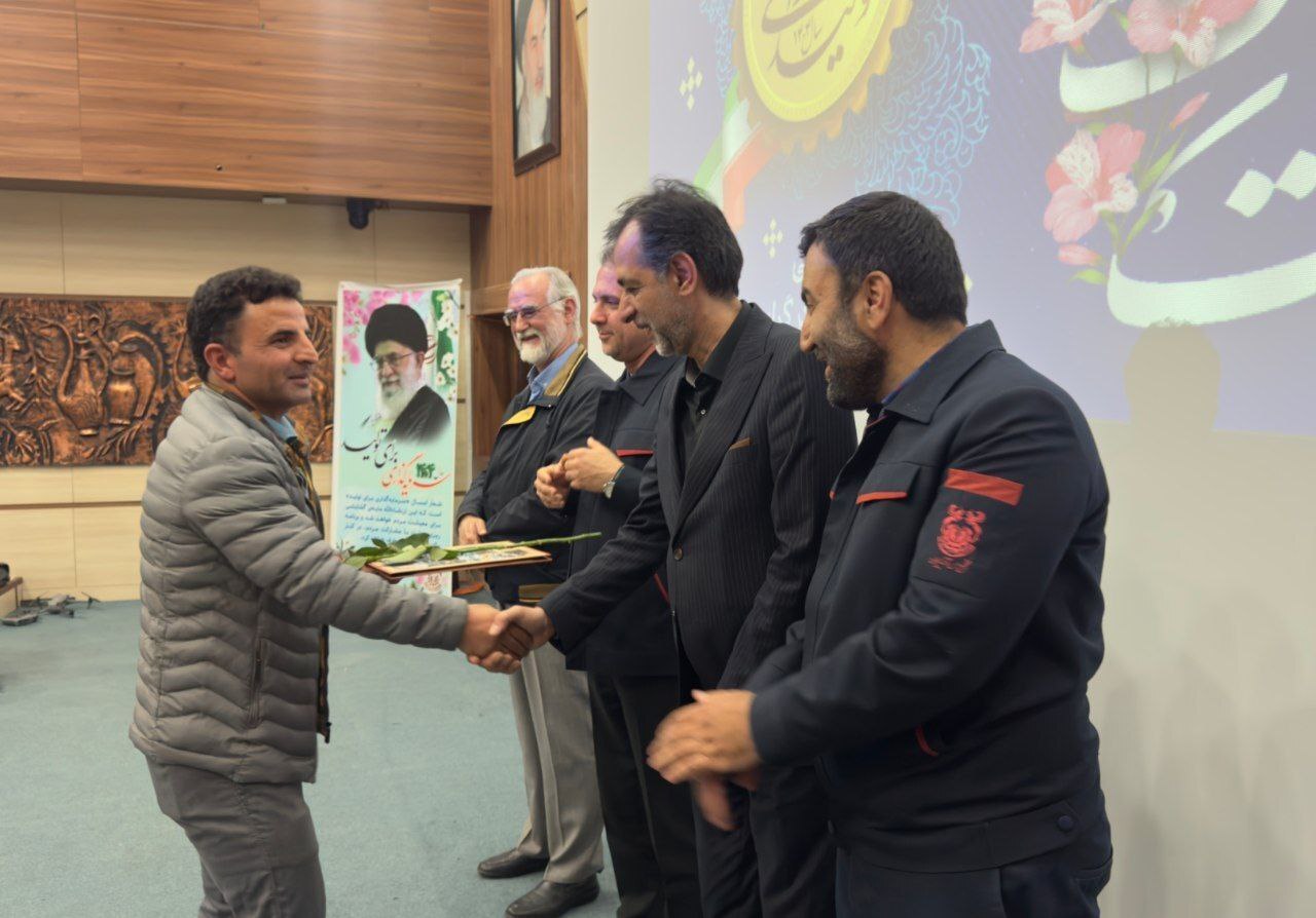 مراسم گرامیداشت روز کارگر در مجتمع مس سونگون برگزار شد مراسم گرامیداشت روز کارگر در مجتمع مس سونگون برگزار شد
