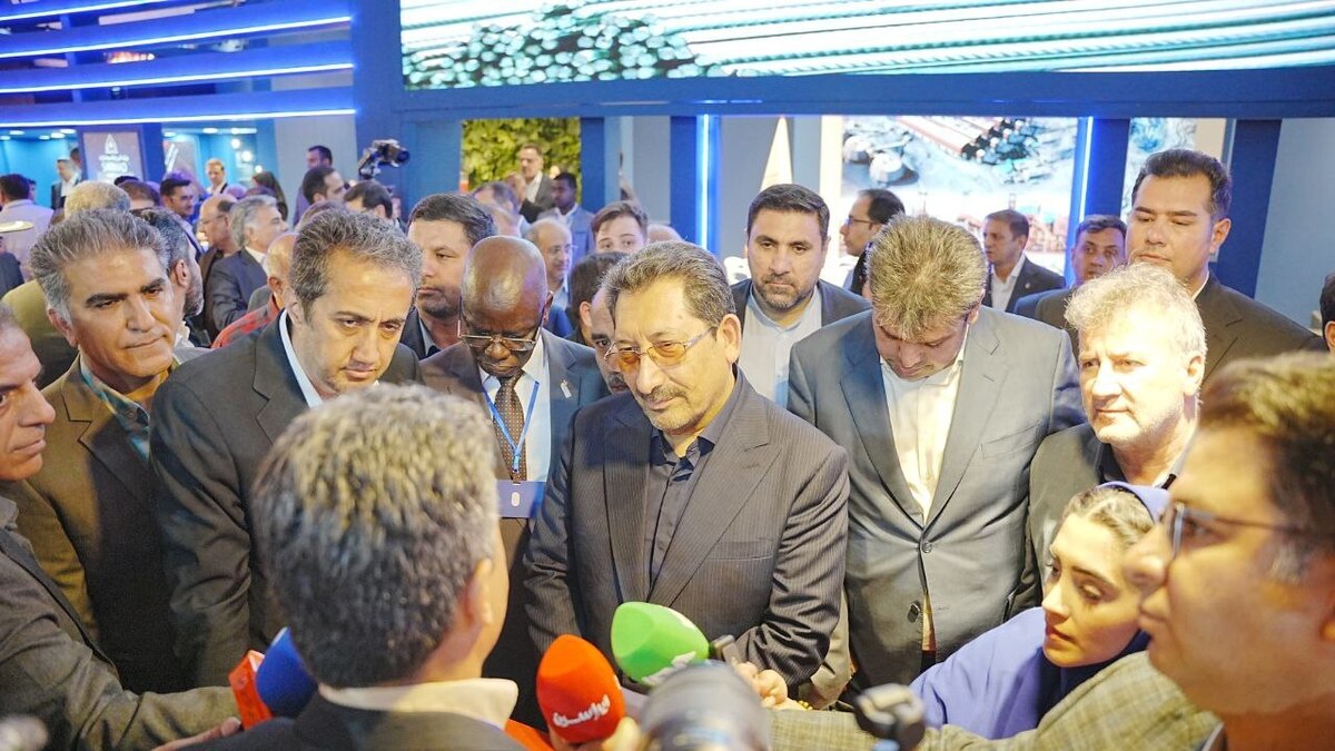 حضور وزیر صنعت، معدن و تجارت و رئیس هیات عامل ایمیدرو در غرفه ایمیدرو/ ارایه گزارش دستاورد‌های ایمیدرو همچون تکنولوژی PERED و راه‌اندازی معدن مهدی‌آباد از سوی آقاجانلو