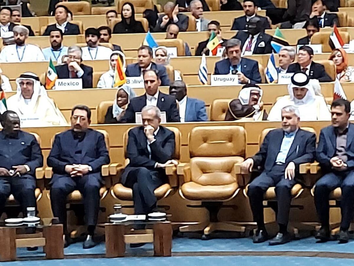 حضور شرکت فولاد خوزستان در نمایشگاه توانمندی‌های صادراتی جمهوری اسلامی ایران