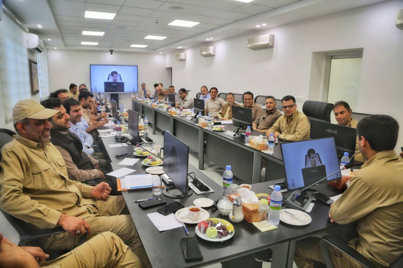 نشست شورای معاونان و مدیران چادرملو در مجتمع معدنی نشست شورای معاونان و مدیران چادرملو در مجتمع معدنی
