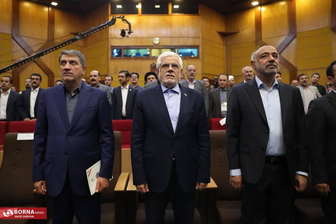 تقدیر از مدیرعامل شرکت آلومینای ایران با حضور معاون اول رئیسجمهور تقدیر از مدیرعامل شرکت آلومینای ایران با حضور معاون اول رئیسجمهور